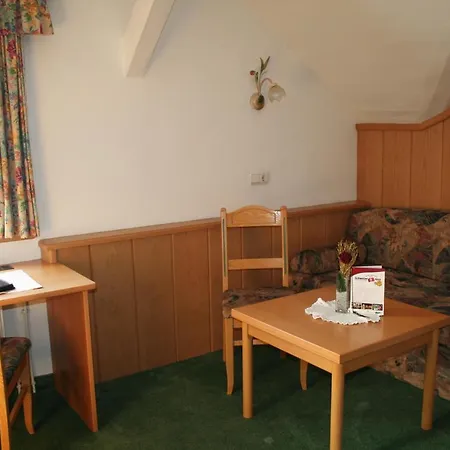 Schweizerhaus Szálloda 3*